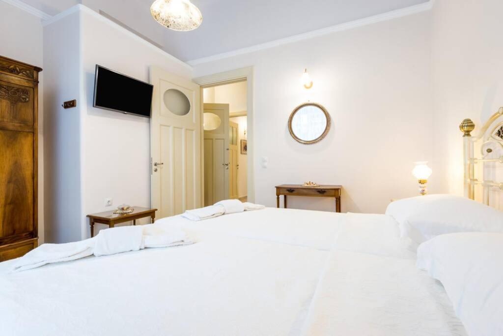 Neoclassical Apartment With 2 Bedrooms In פיראוס מראה חיצוני תמונה