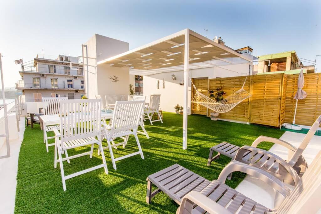 Neoclassical Apartment With 2 Bedrooms In פיראוס מראה חיצוני תמונה